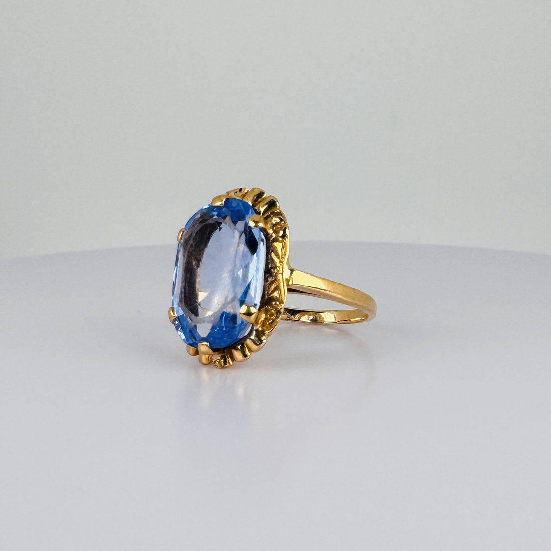 Vintage Ring met OVale Blauwe Topaas
