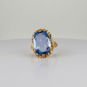 18K Yellow Gold 5.7 Carat Oval Blue Topaz Ring