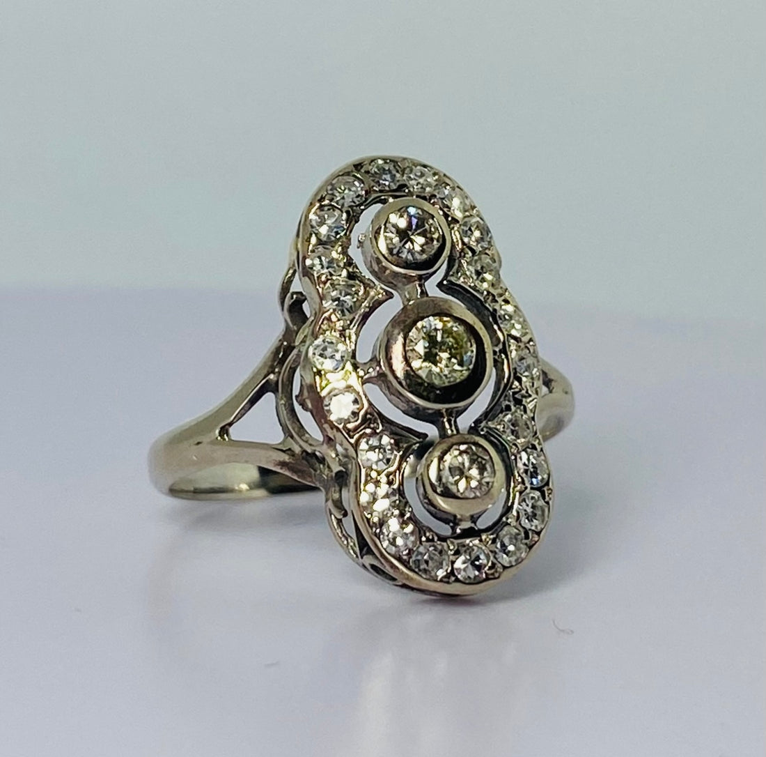 Art deco ring with diamonds