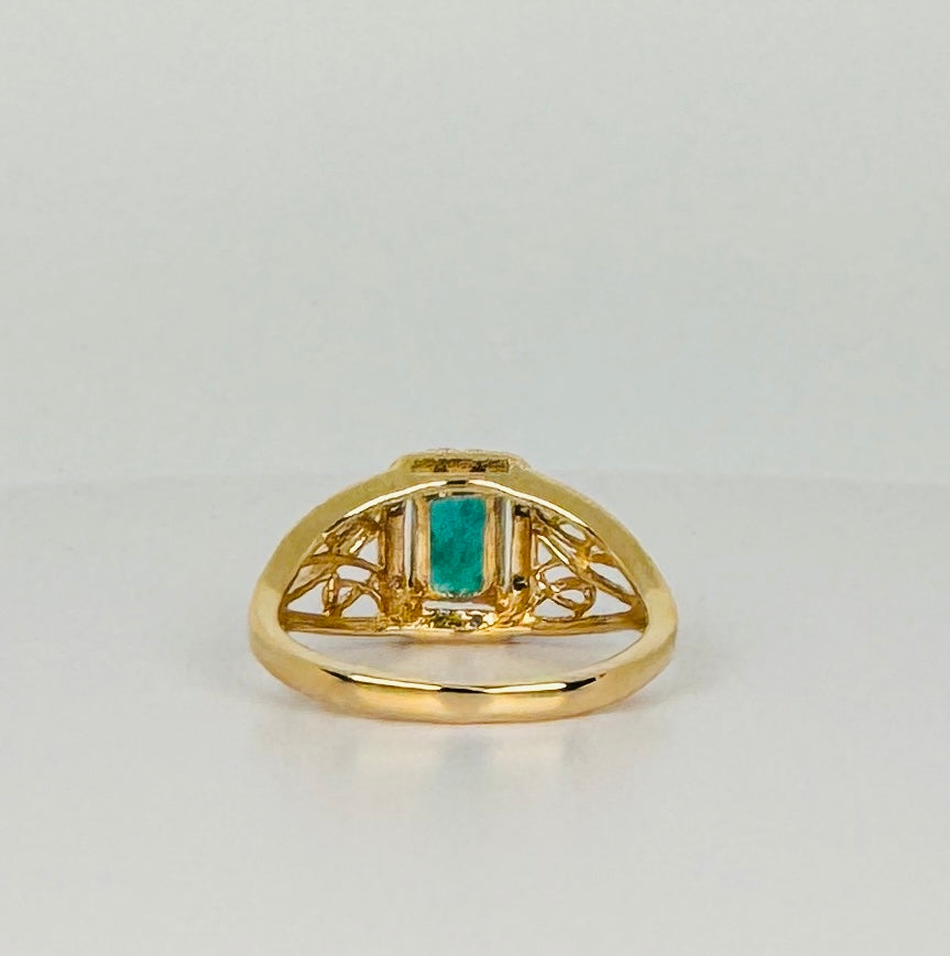 Gouden ring met steen groen