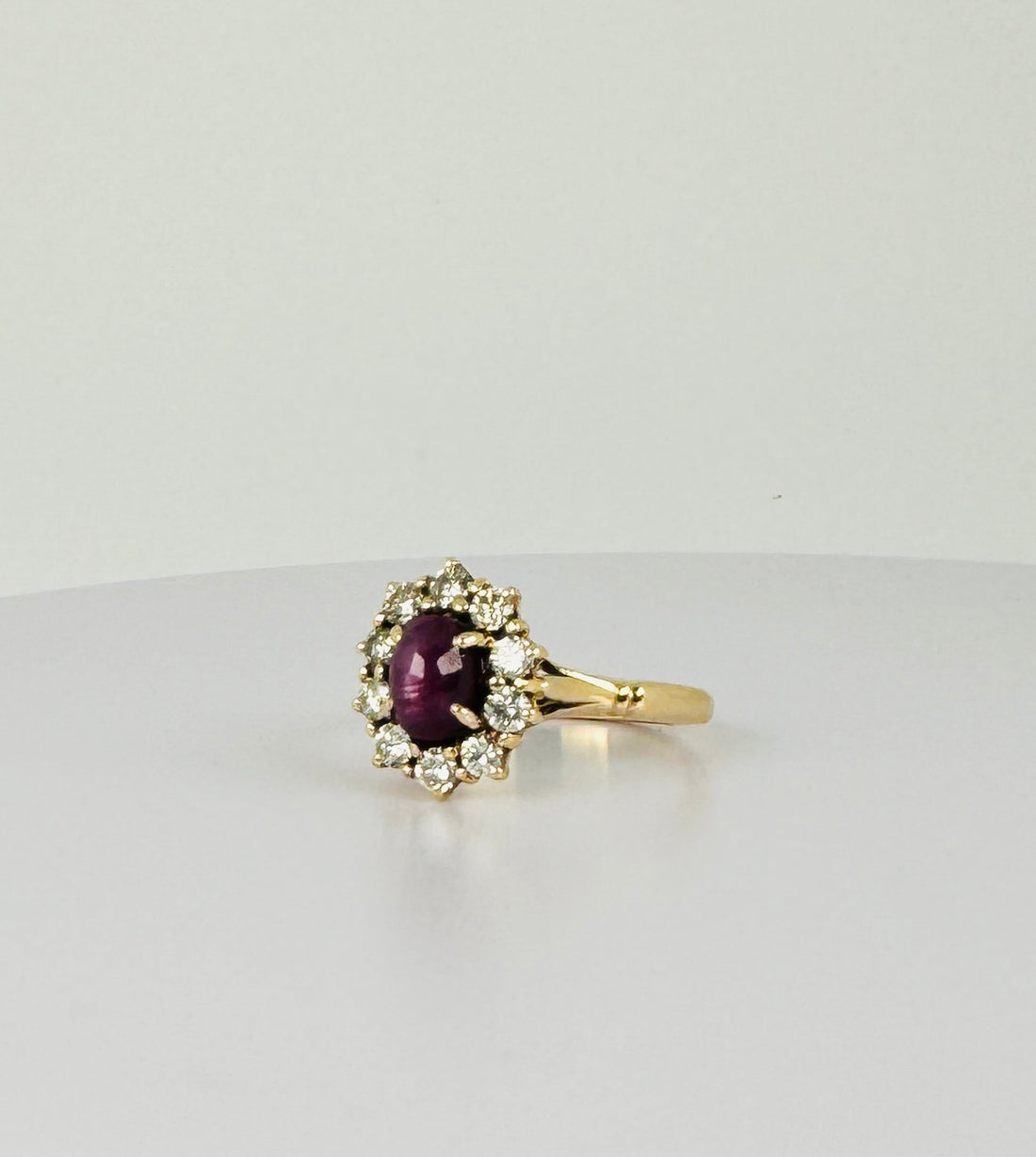 Vintage ring with star ruby and diamonds