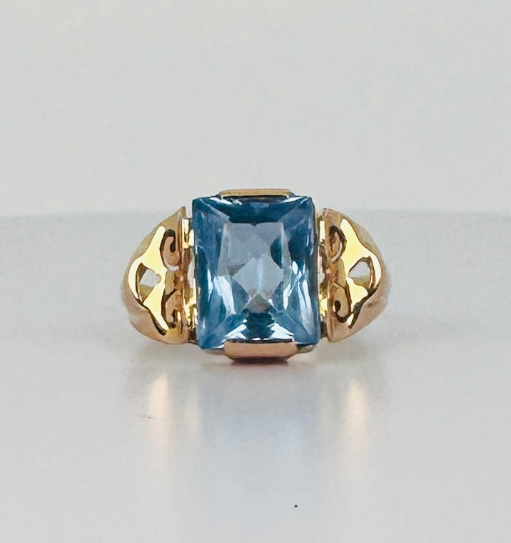 Ring with aquamarine