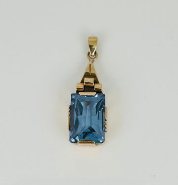 Vintage pendant with blue spinel