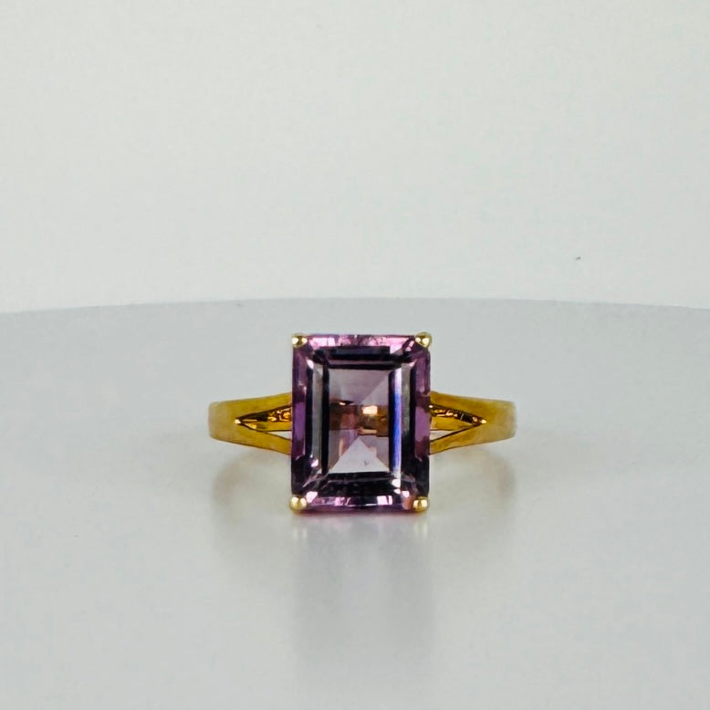 Vintage ring with natural amethyst