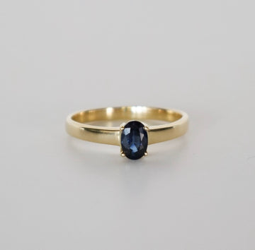 Vintage ring with dark blue sapphire