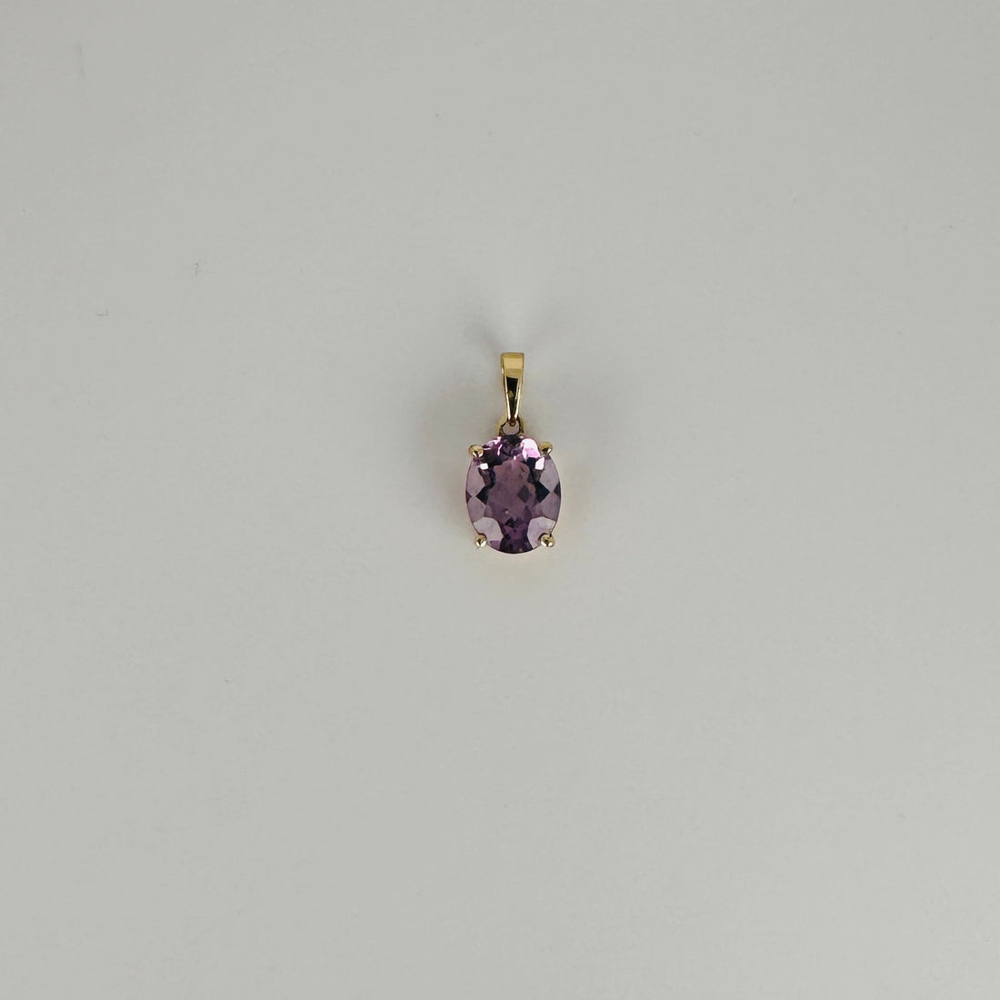 Vintage pendant with oval amethyst