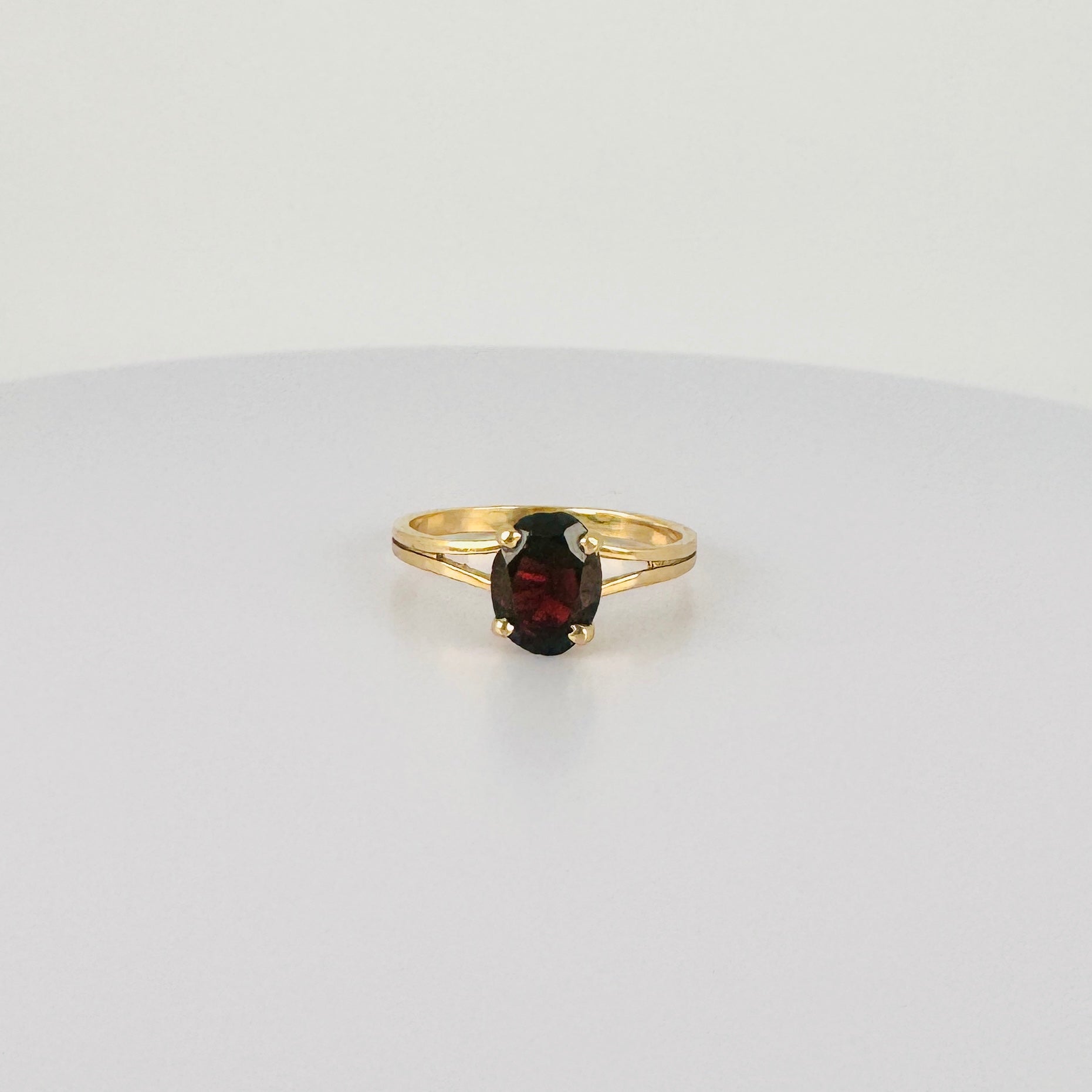 Vintage Ring with Granaat