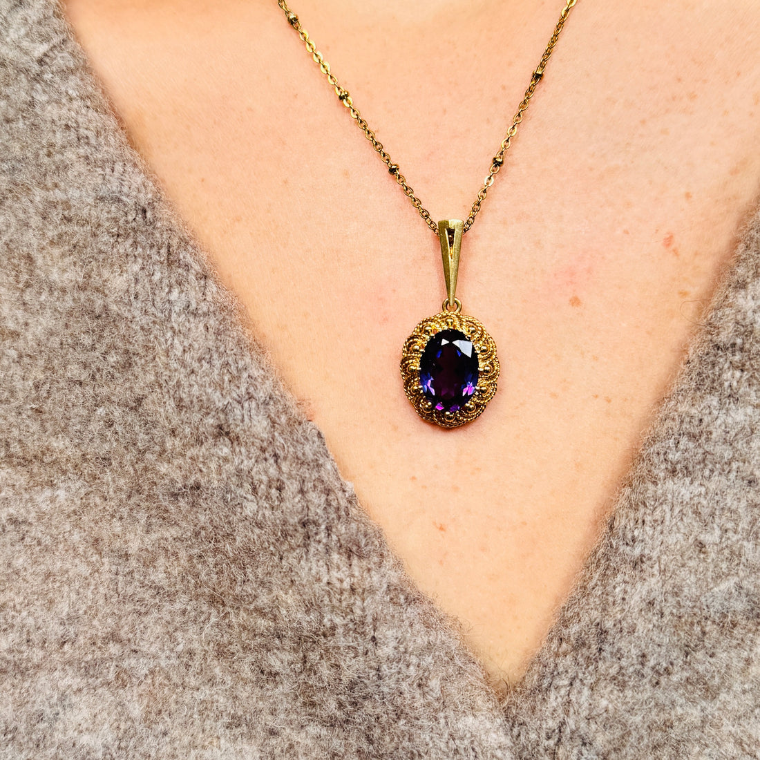 Vintage Pendant 18k with Oval Amethyst
