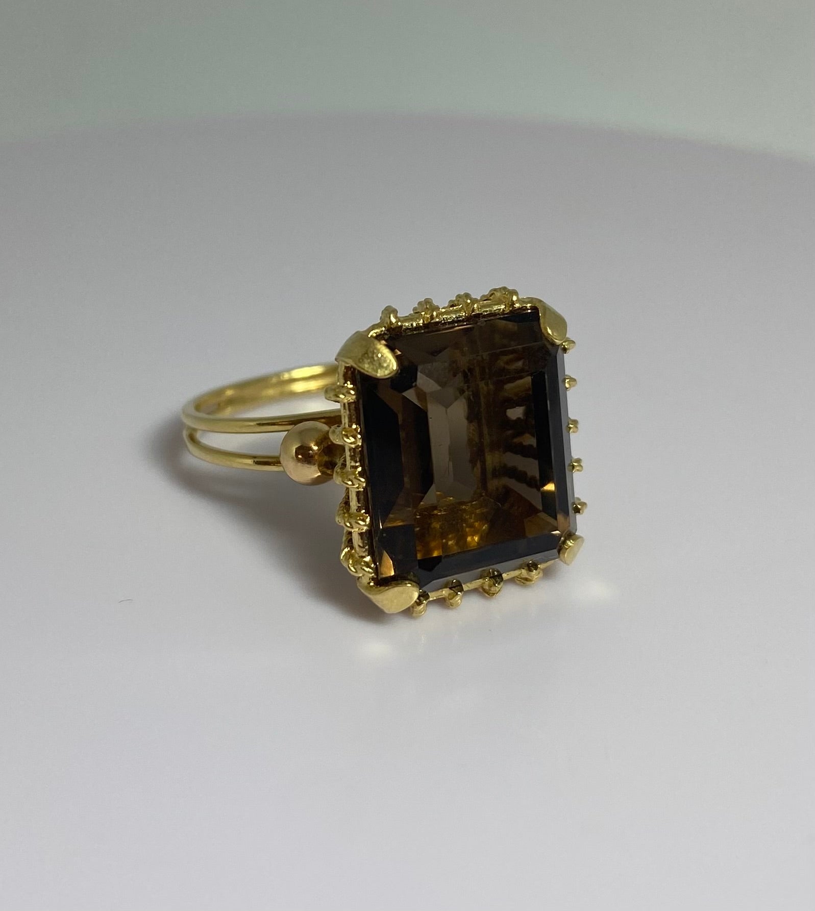 Ring with smokey quartz brown stone