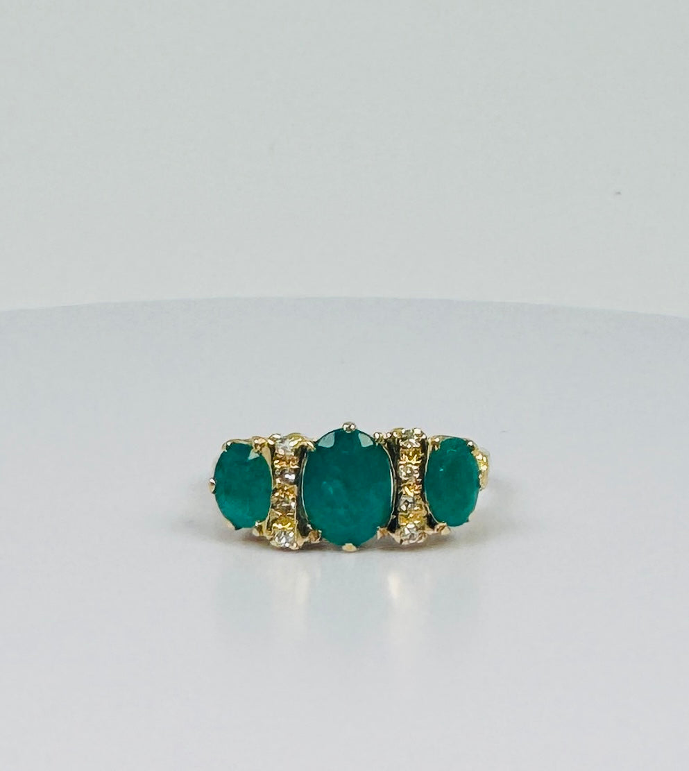 Ring with natural diamonds and emeralds