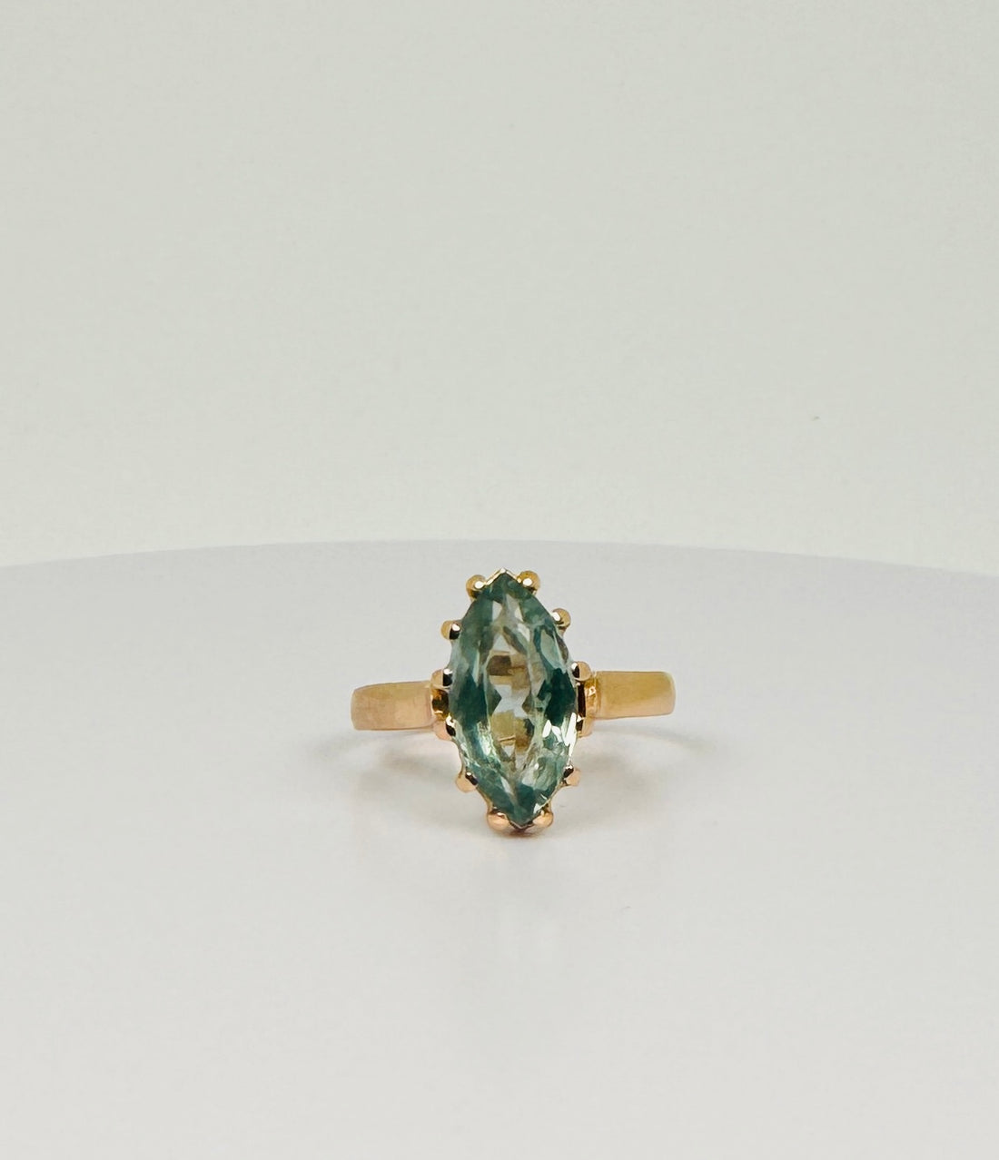 Vintage ring with groen stone