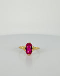 Ring with pink sapphire pink stone