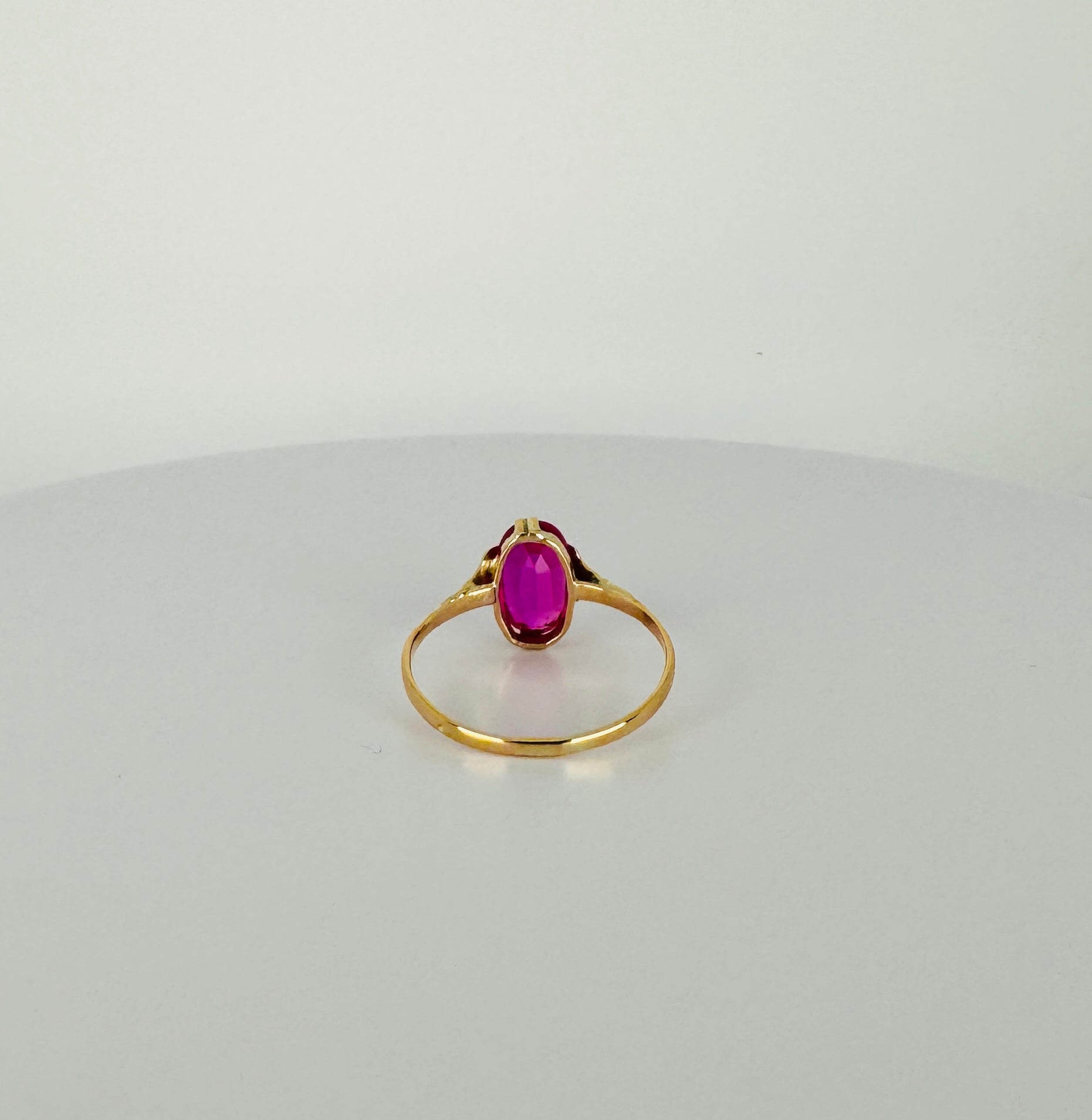 Vintage ring with pink sapphire