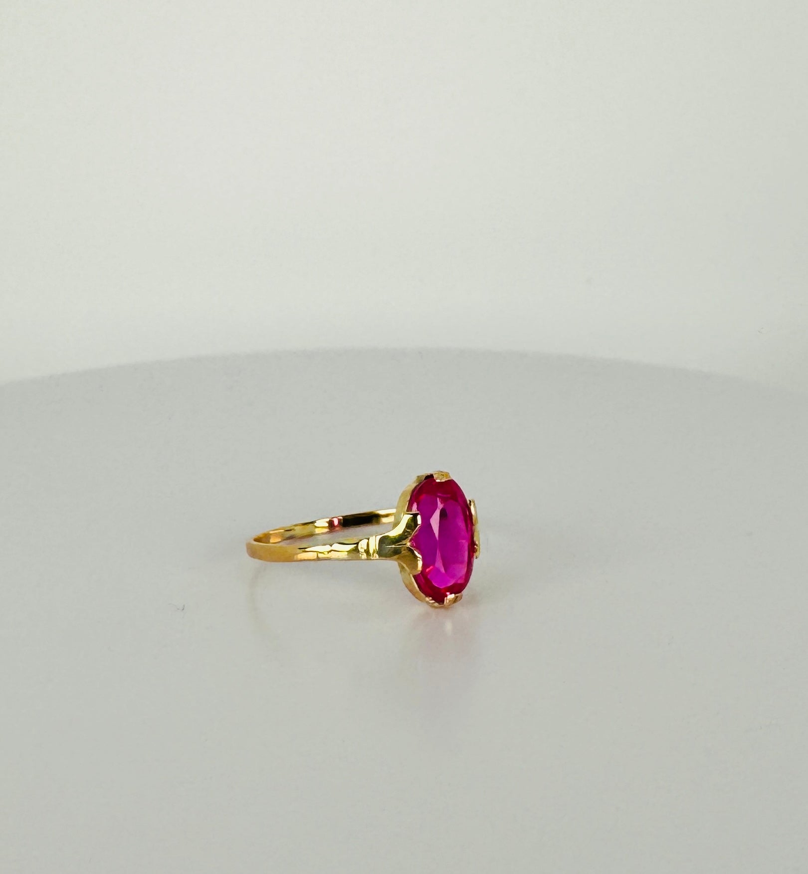 Vintage ring with pink sapphire 