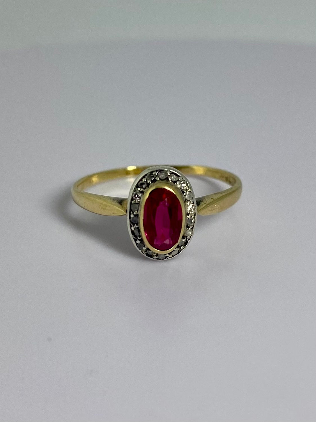 Ring with ruby diamonds