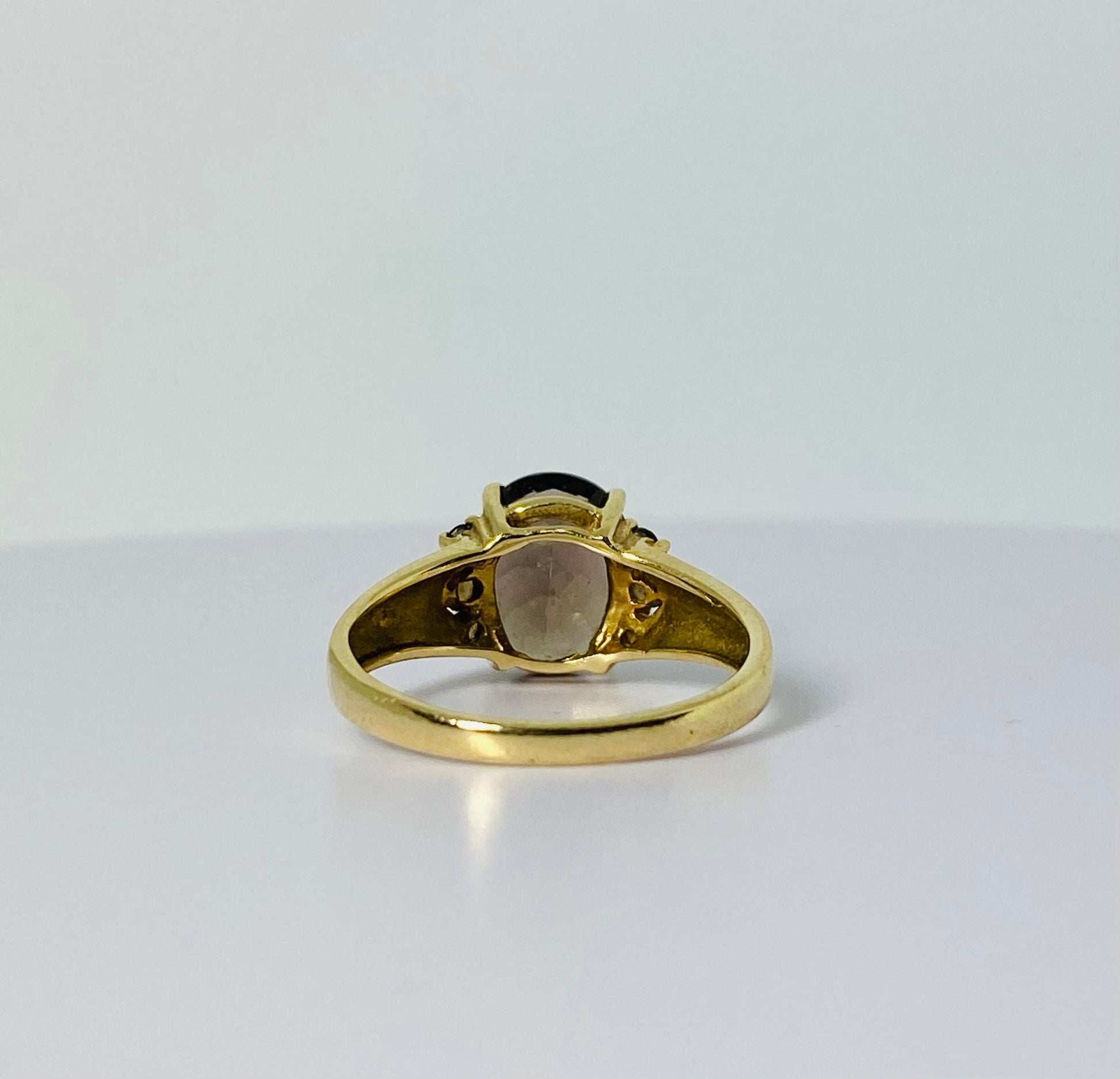 Ring with brown quarts