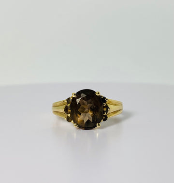 Ring with brown quarts