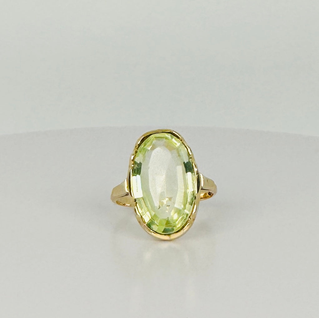 Vintage ring met groene steen ovaal