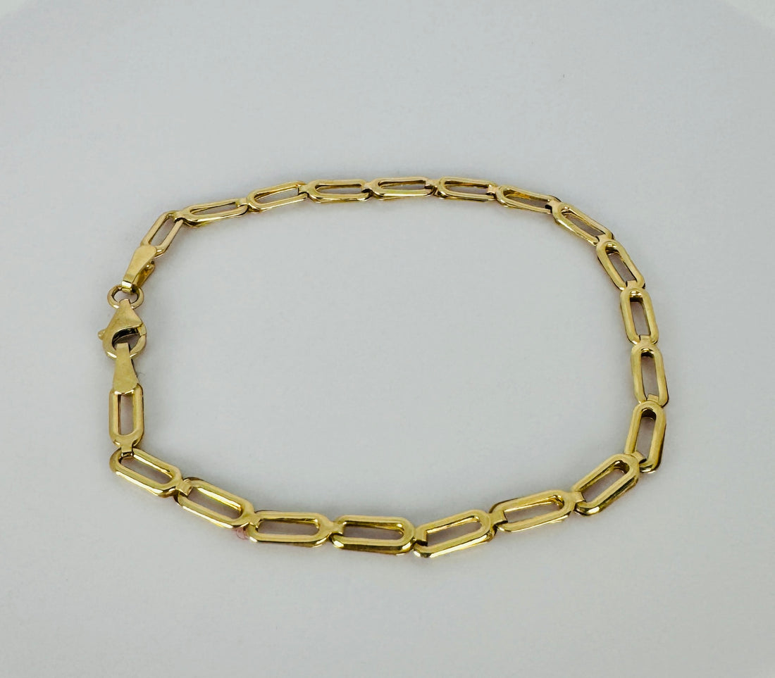 Vintage bracelet with elegant links