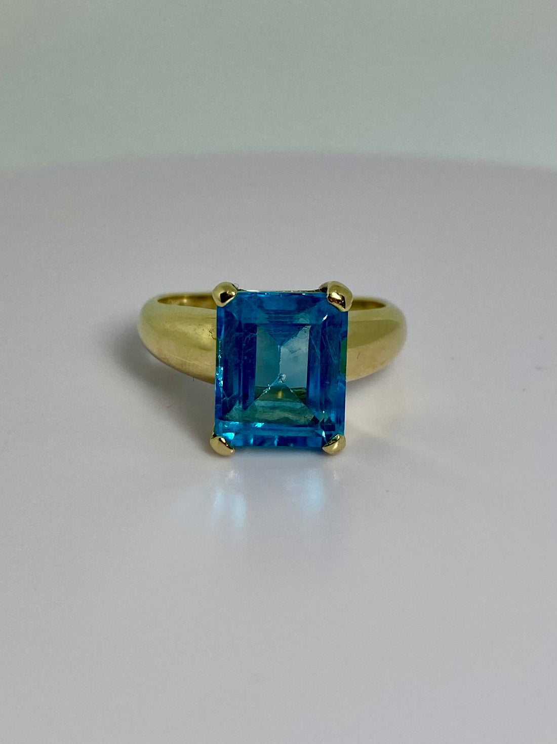 Ring with blue spinel front