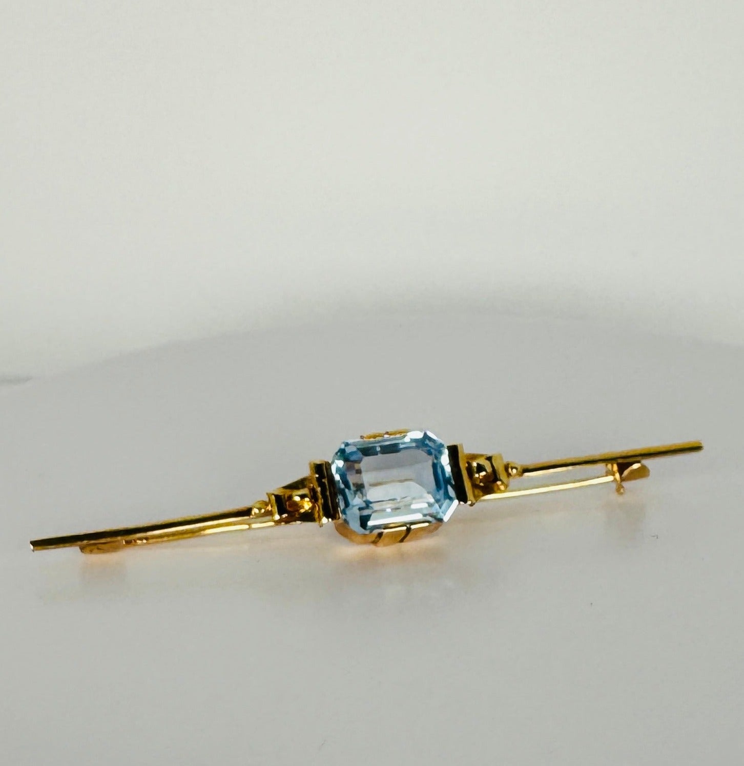 pin with blue topas