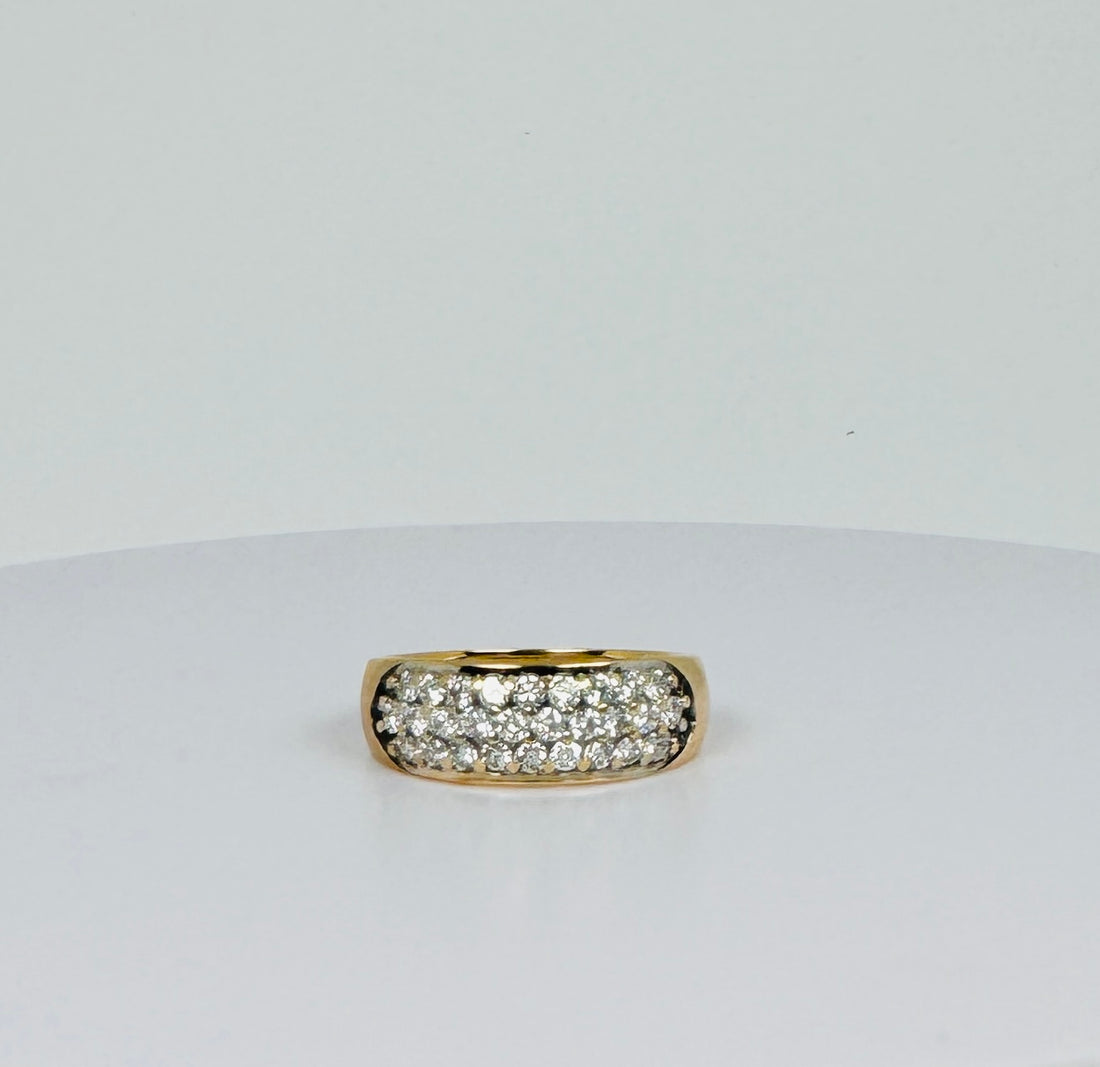 Ring with diamonds