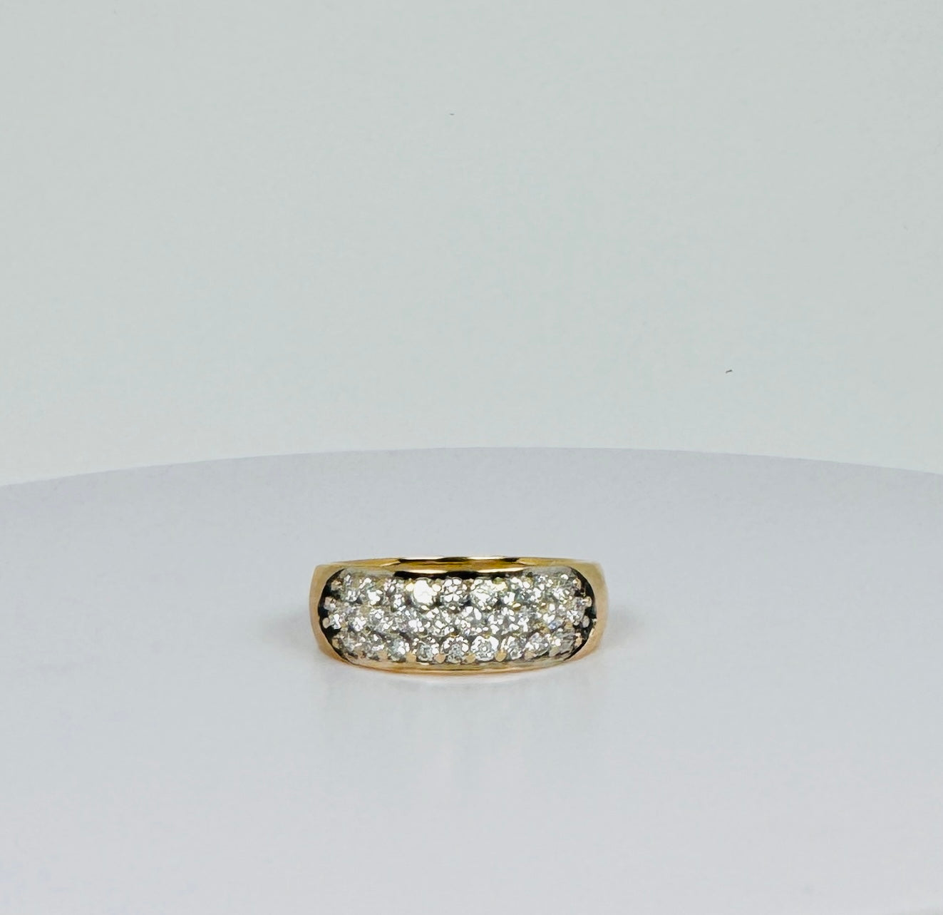 Ring with diamonds