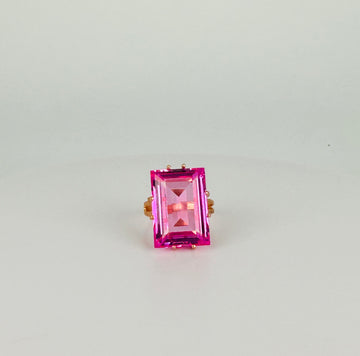 Vintage ring with big pink stone