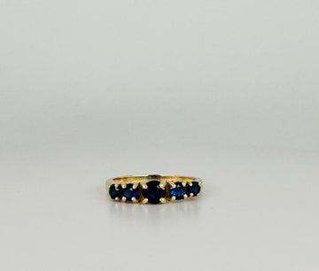 Ring with blue sapphires