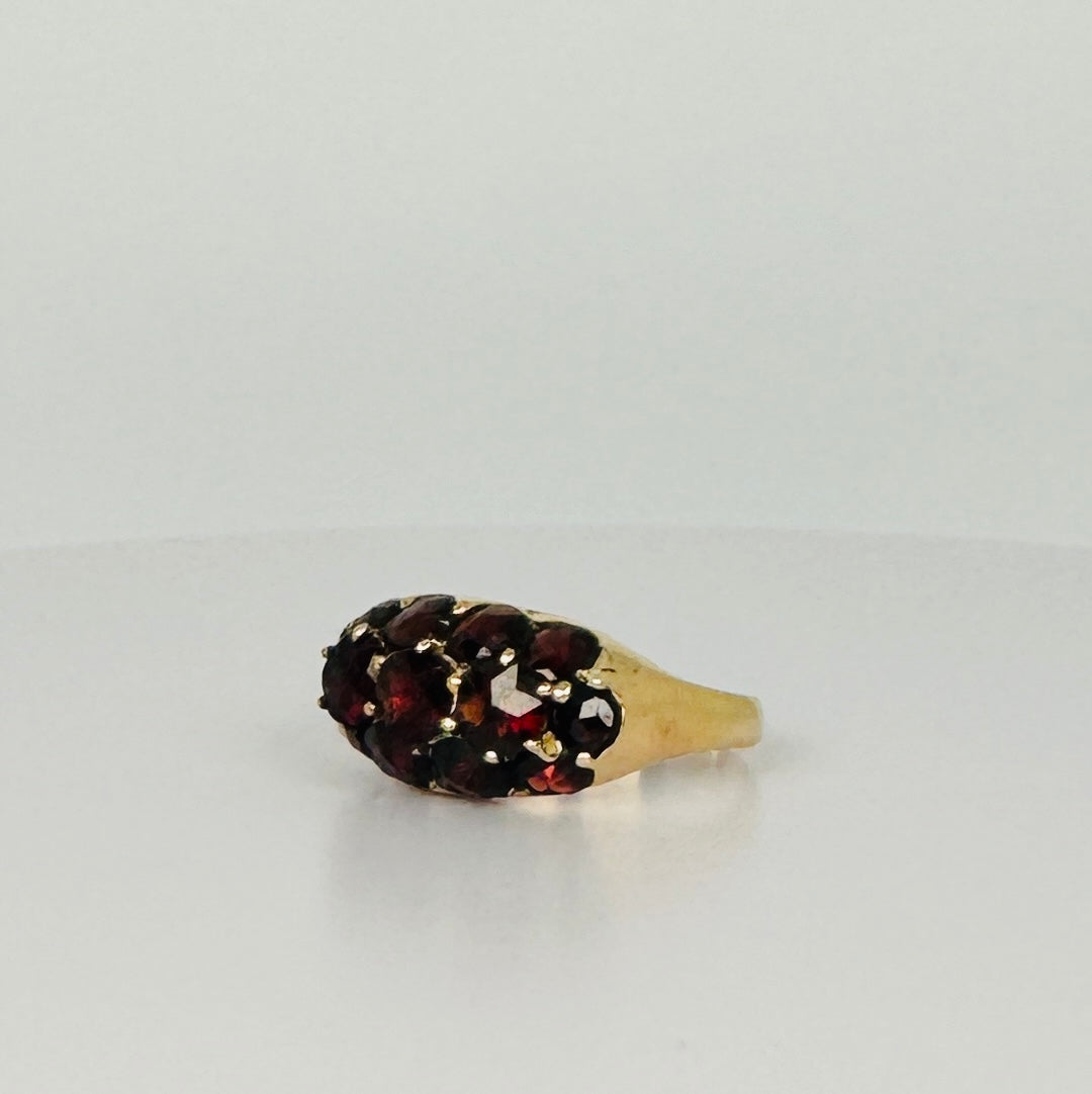 Vintage ring with garnets