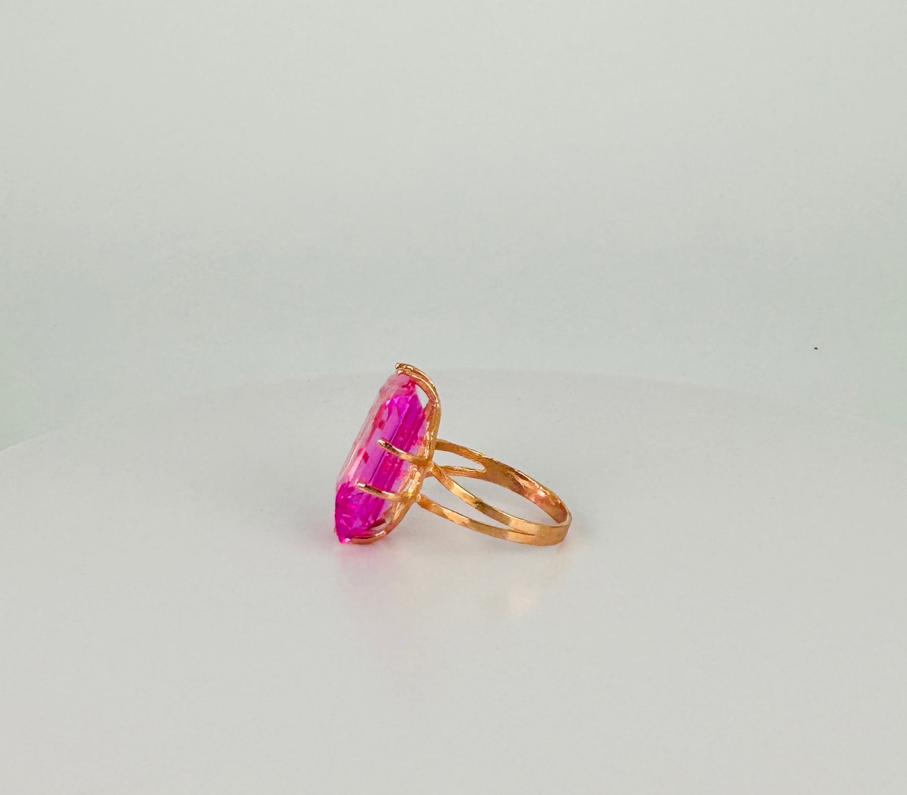 Vintage ring with big pink stone