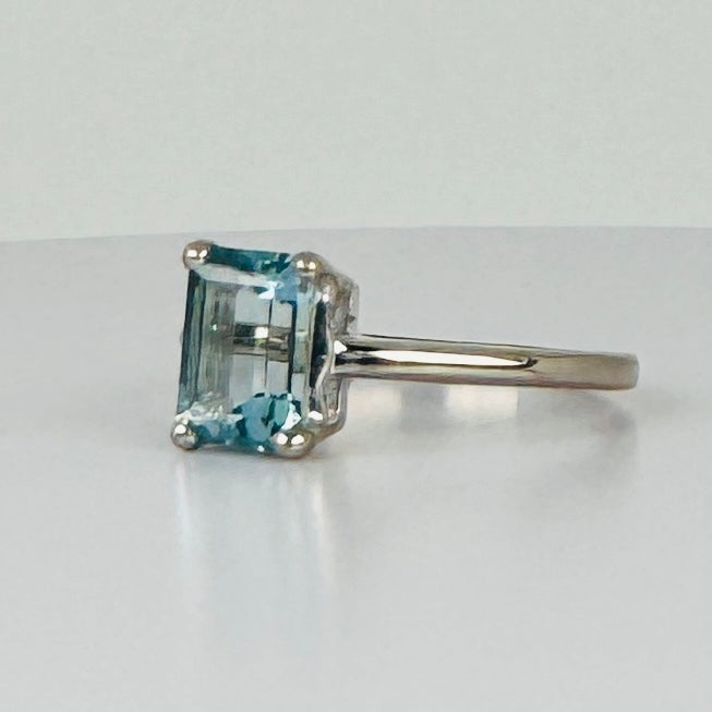 Vintage ring white gold with aquamarine