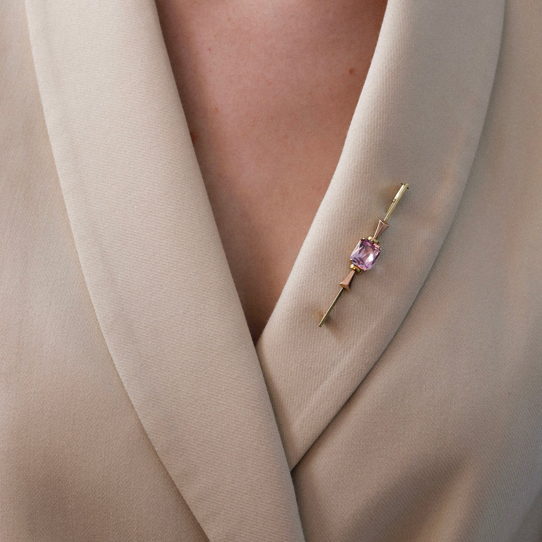 Pin with pink roses de France