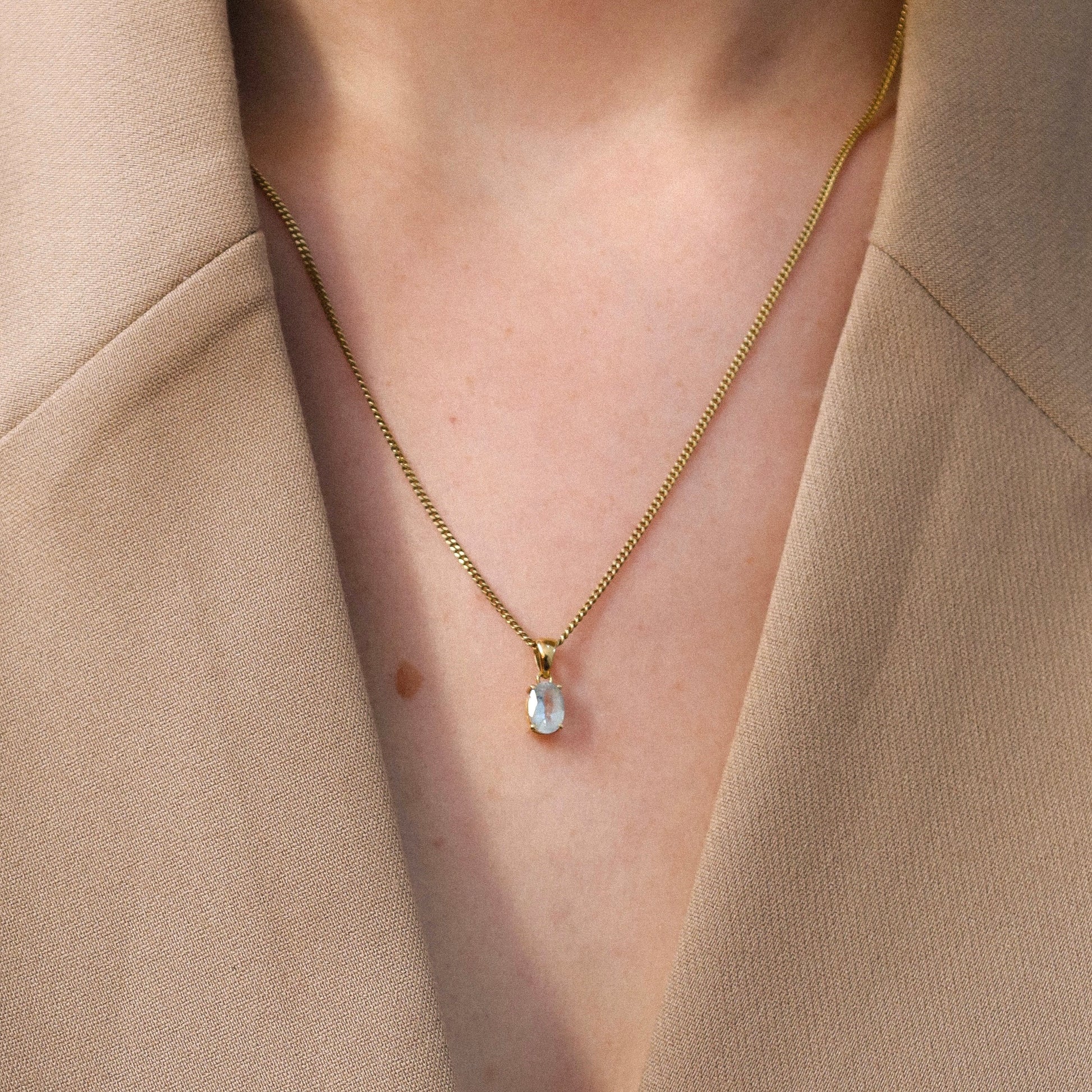 Pendant with oval aquamarine on neck