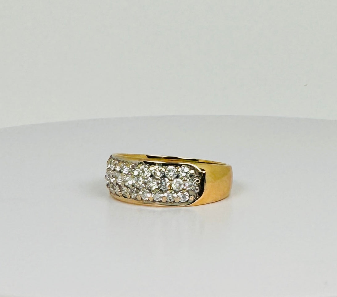 Ring with diamonds