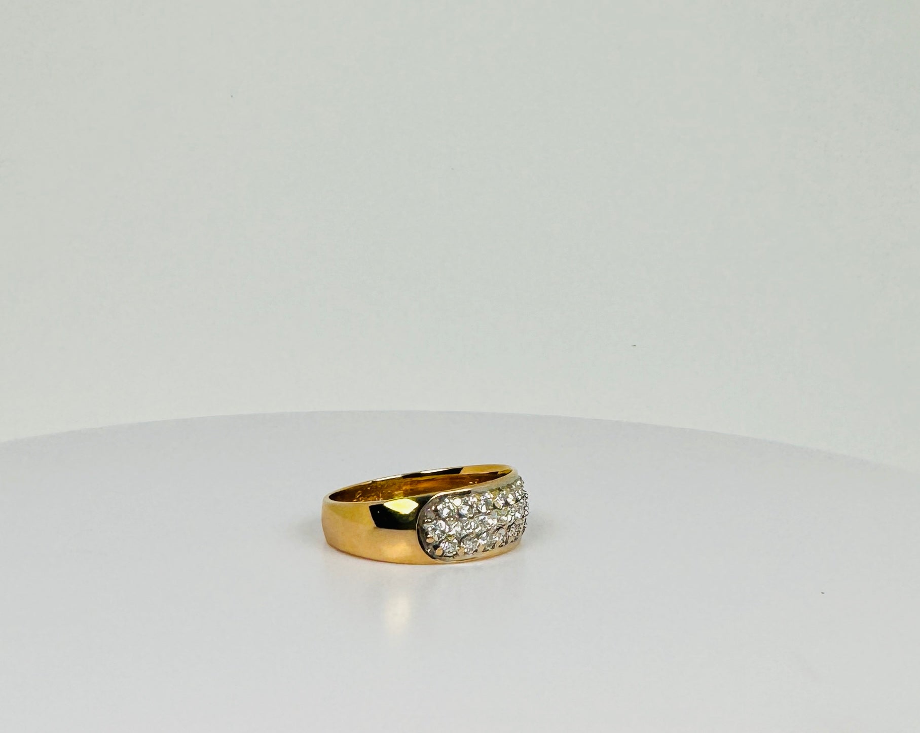 Ring with diamonds