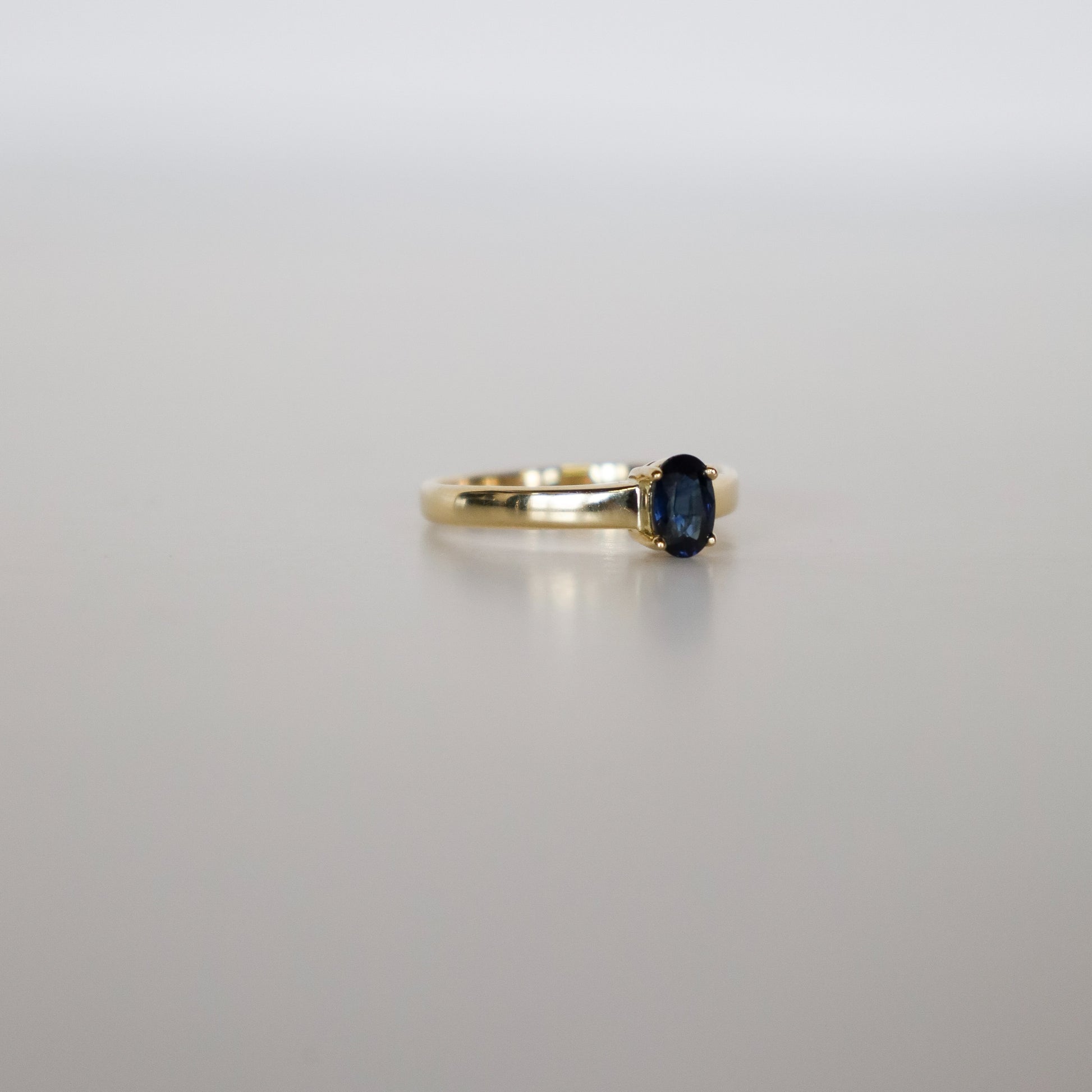 ring vintage met saffier 