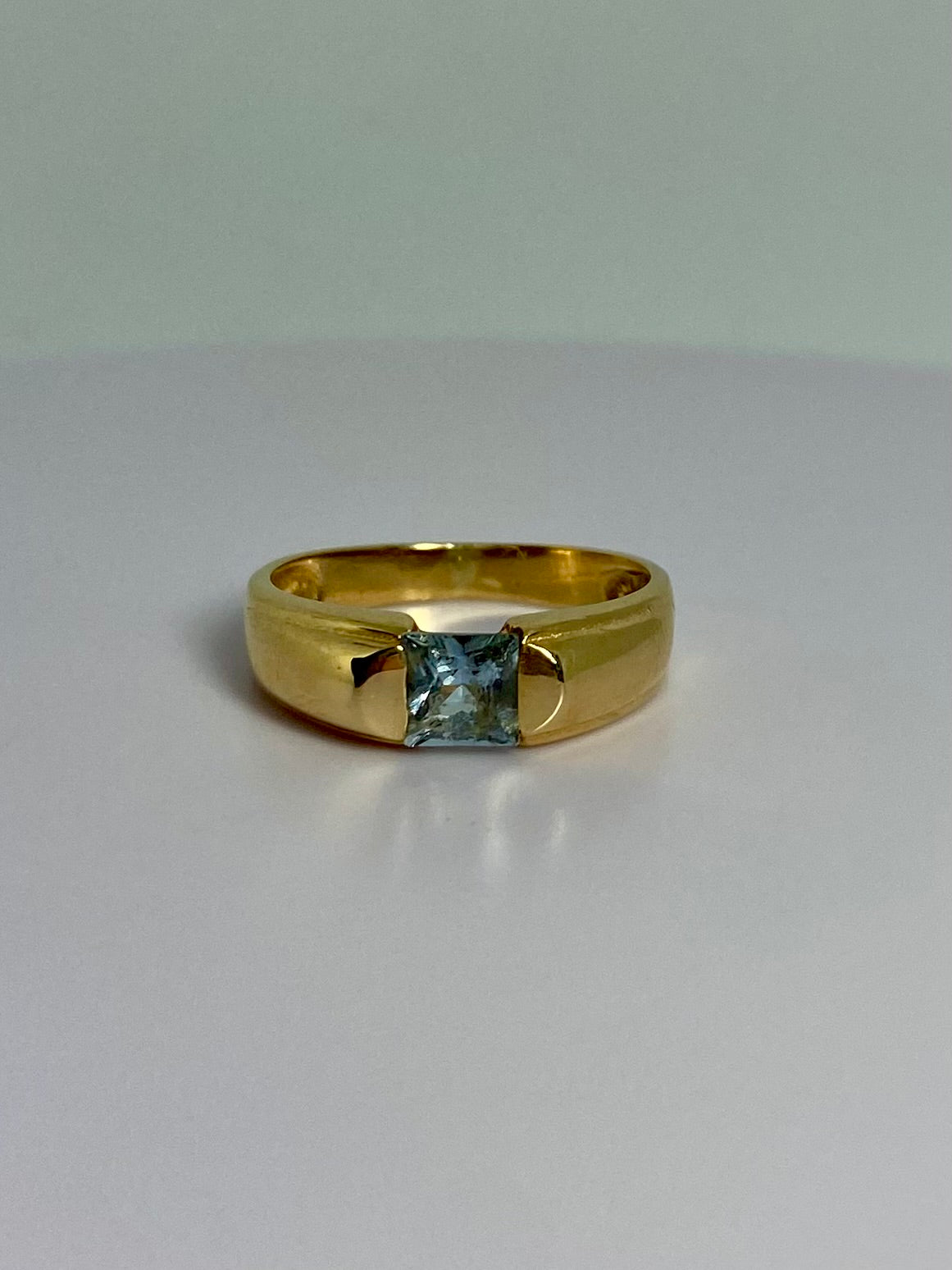 Vintage ring with topaz front