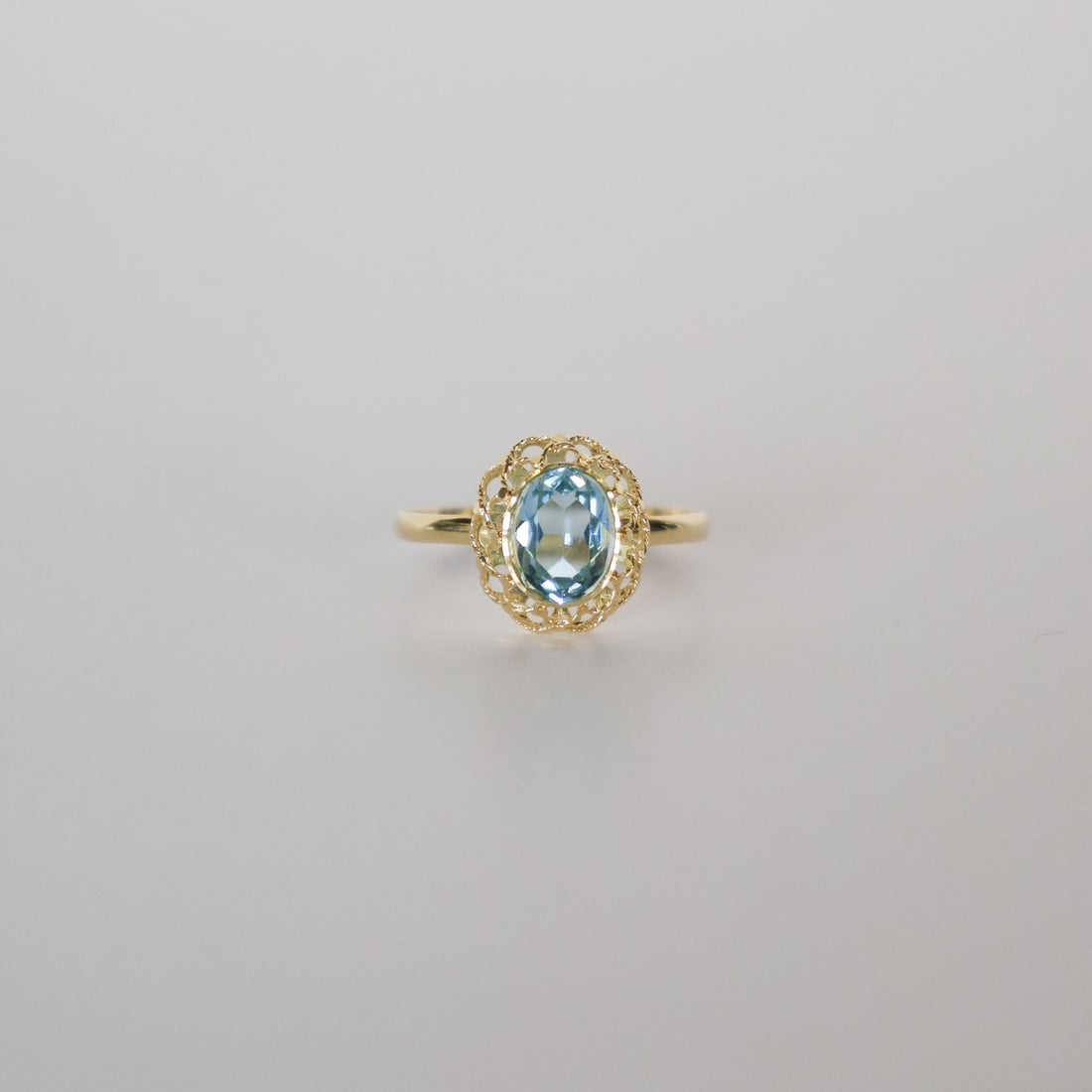 vintage ring met ovale topaas